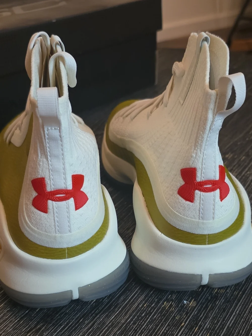 Under Armour Curry 4 Retro Shoes - Yellow & Black